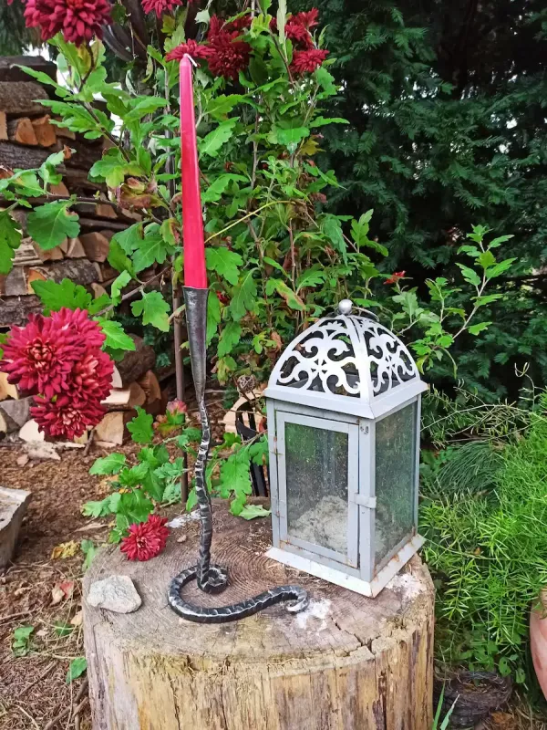 Kerzenständer mit Struktureffekt